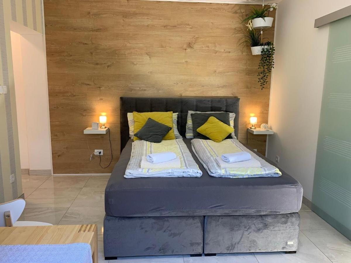 Studio Apartment Lucija Krk Town Exterior foto